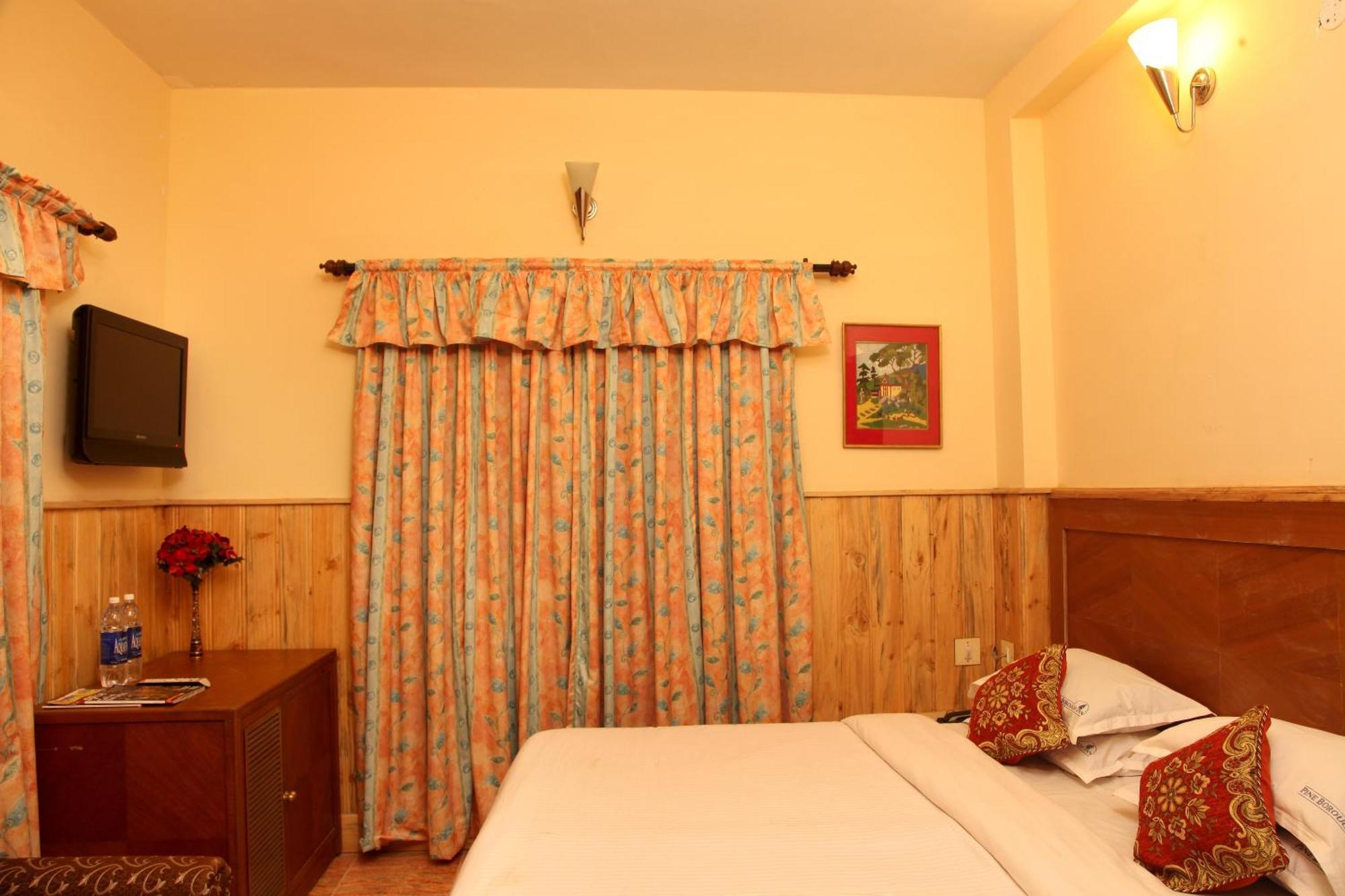 Pine Borough Inn Kodaikanal Exterior foto